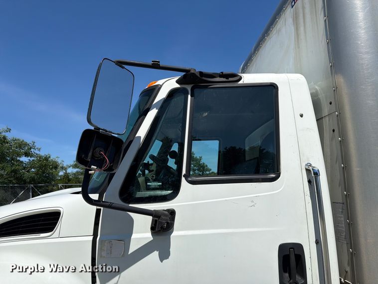 image for item YA2502 2018 International 4300 box truck