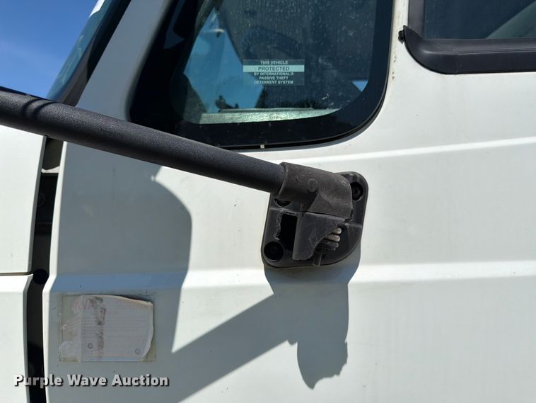 image for item YA2502 2018 International 4300 box truck
