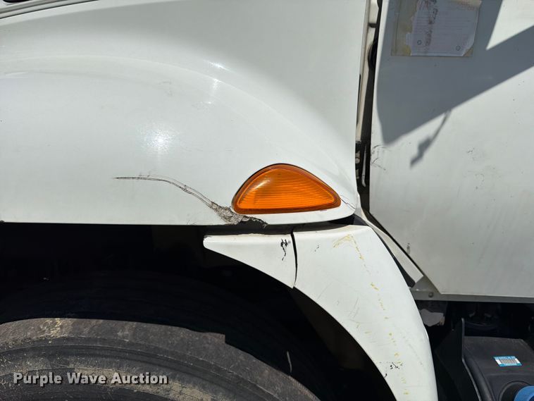 image for item YA2502 2018 International 4300 box truck