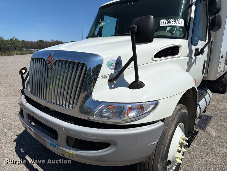 image for item YA2502 2018 International 4300 box truck