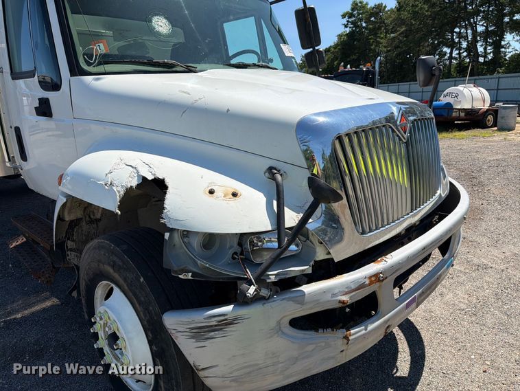 image for item YA2502 2018 International 4300 box truck