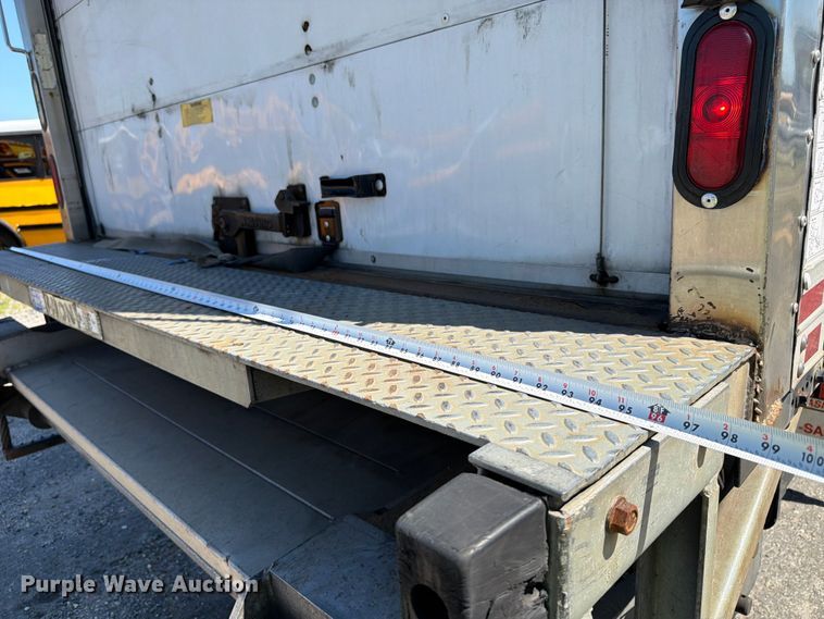 image for item YA2502 2018 International 4300 box truck