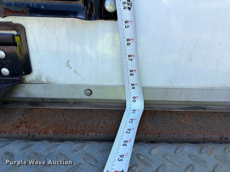 image for item YA2502 2018 International 4300 box truck