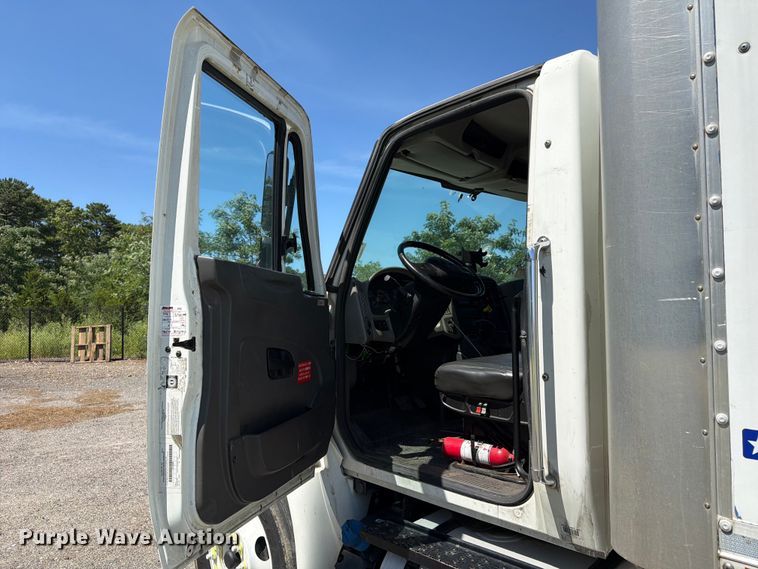 image for item YA2502 2018 International 4300 box truck