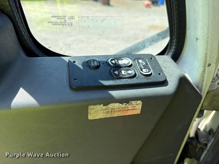 image for item YA2502 2018 International 4300 box truck