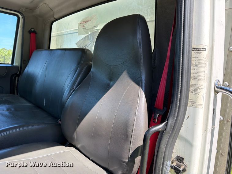 image for item YA2502 2018 International 4300 box truck