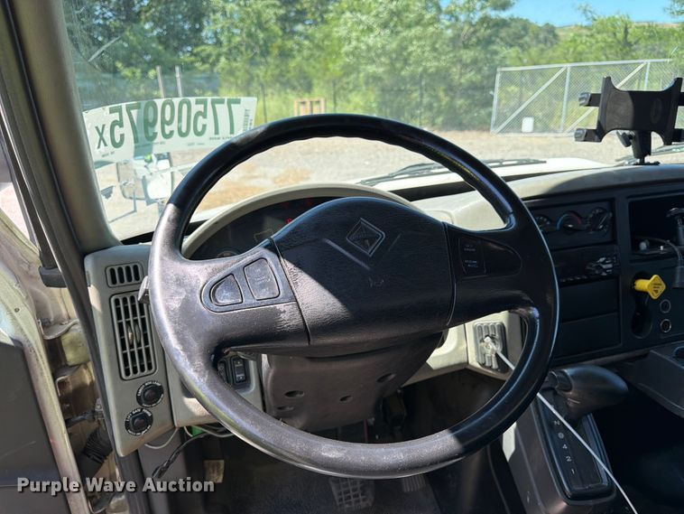 image for item YA2502 2018 International 4300 box truck