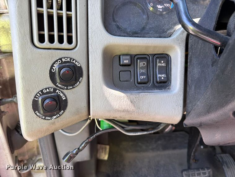 image for item YA2502 2018 International 4300 box truck