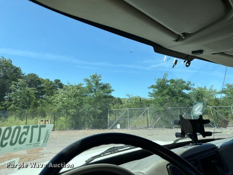 image for item YA2502 2018 International 4300 box truck