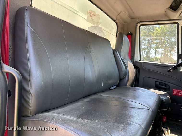 image for item YA2502 2018 International 4300 box truck