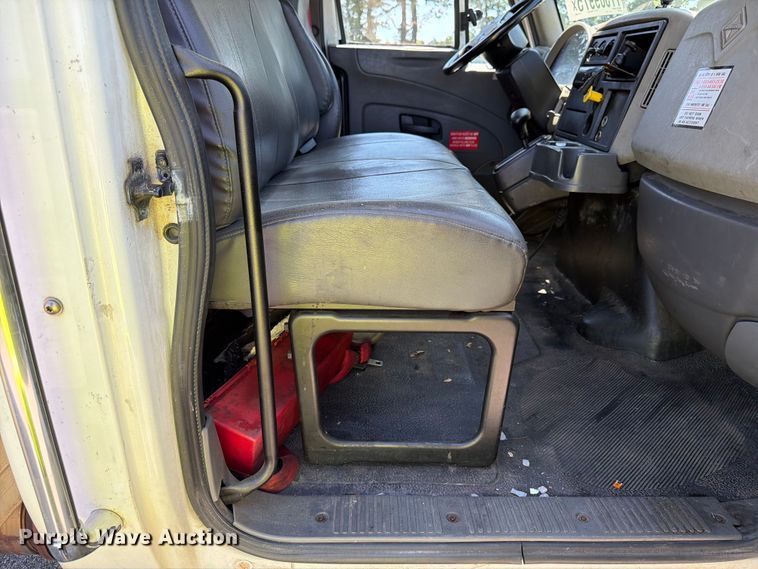 image for item YA2502 2018 International 4300 box truck