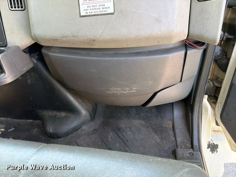 image for item YA2502 2018 International 4300 box truck