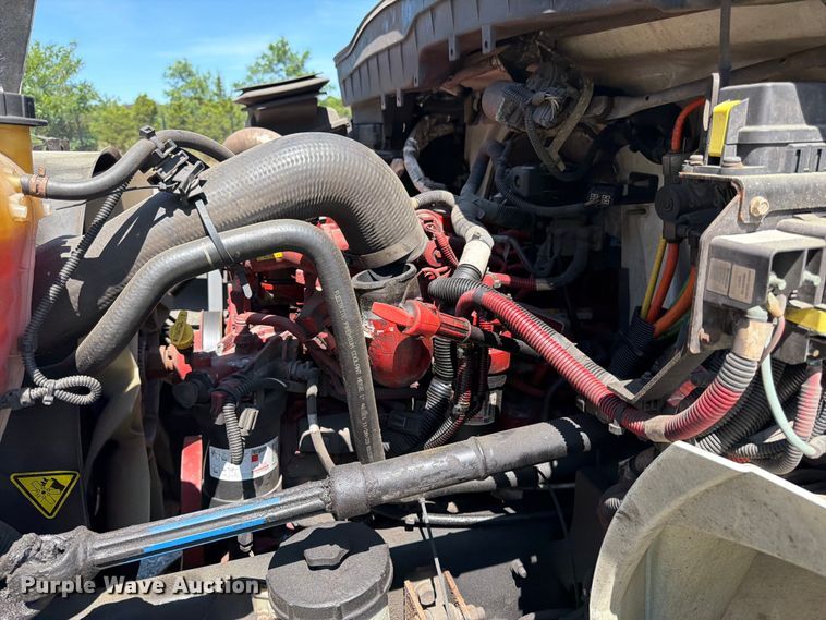 image for item YA2502 2018 International 4300 box truck