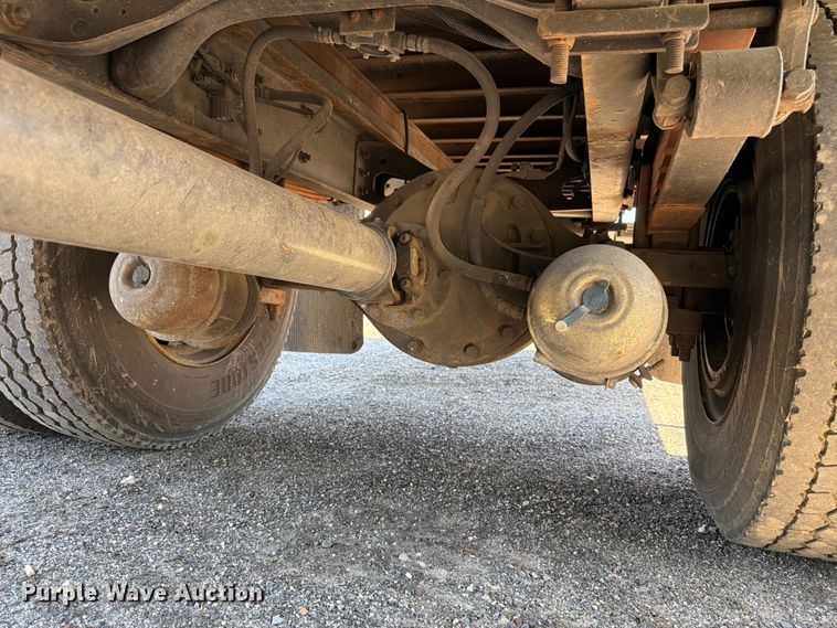 image for item YA2502 2018 International 4300 box truck