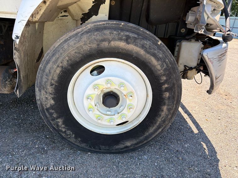 image for item YA2502 2018 International 4300 box truck