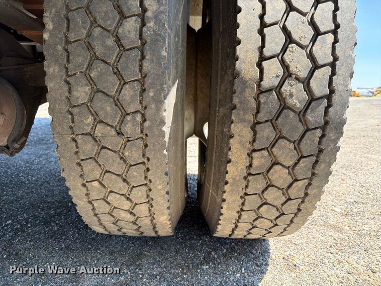 image for item YA2502 2018 International 4300 box truck