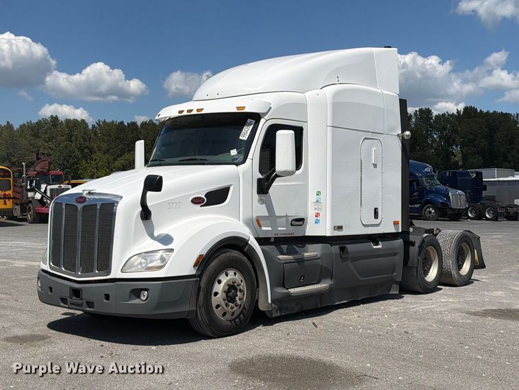 2017 Peterbilt 579 semi truck