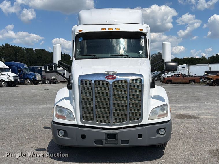 image for item YA2947 2017 Peterbilt 579 semi truck