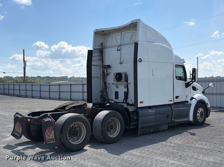 image for item YA2947 2017 Peterbilt 579 semi truck