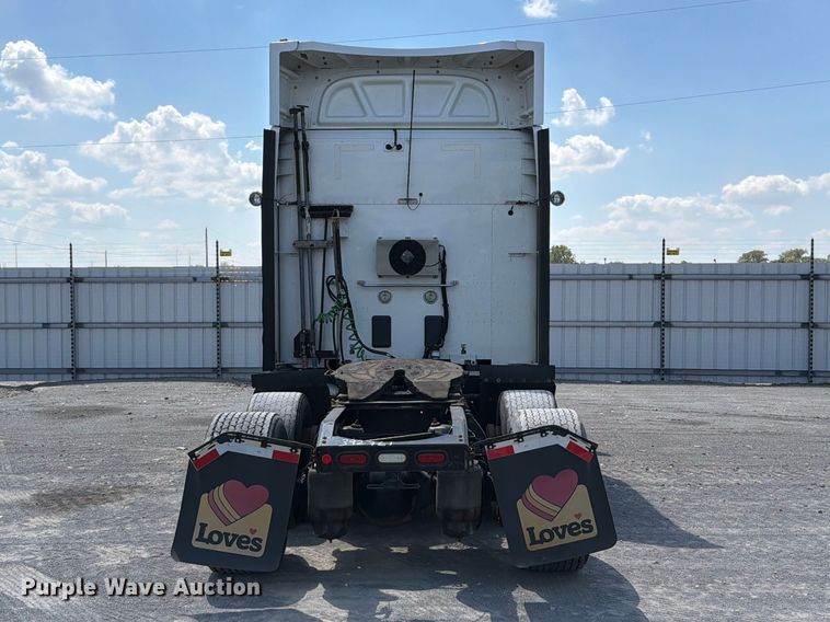 image for item YA2947 2017 Peterbilt 579 semi truck