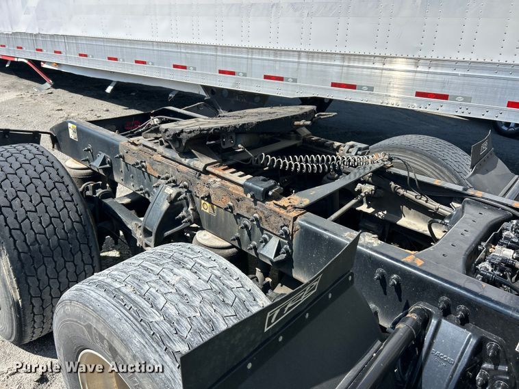 image for item YA2947 2017 Peterbilt 579 semi truck