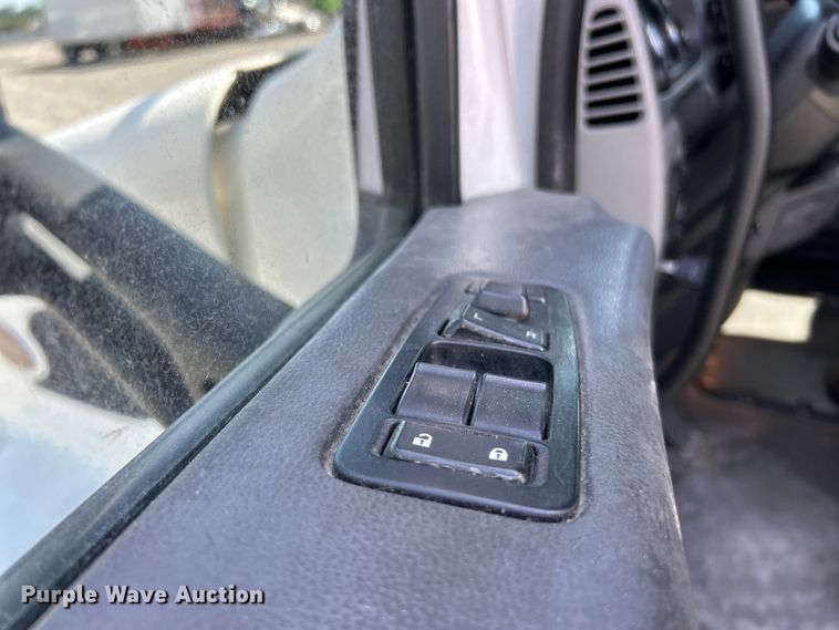 image for item YA2947 2017 Peterbilt 579 semi truck