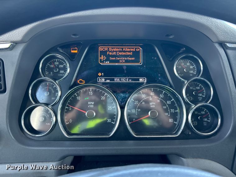 image for item YA2947 2017 Peterbilt 579 semi truck