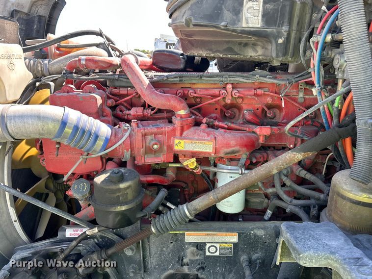 image for item YA2947 2017 Peterbilt 579 semi truck