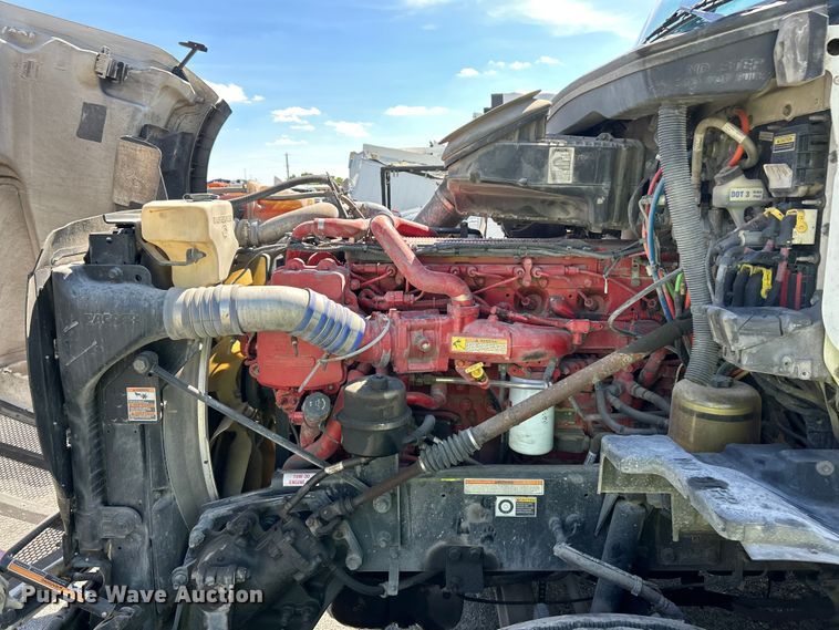 image for item YA2947 2017 Peterbilt 579 semi truck
