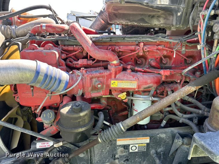 image for item YA2947 2017 Peterbilt 579 semi truck