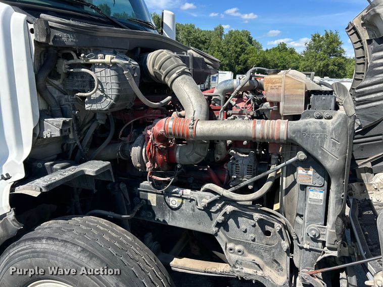 image for item YA2947 2017 Peterbilt 579 semi truck
