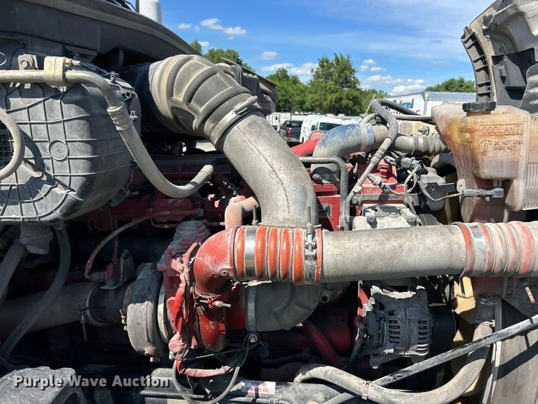 image for item YA2947 2017 Peterbilt 579 semi truck