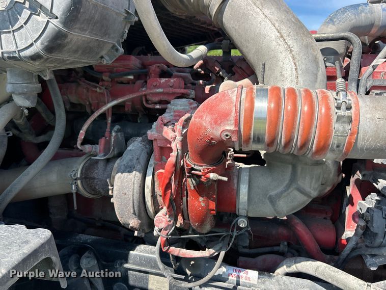 image for item YA2947 2017 Peterbilt 579 semi truck