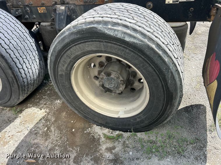 image for item YA2947 2017 Peterbilt 579 semi truck