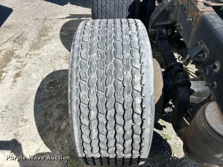image for item YA2947 2017 Peterbilt 579 semi truck