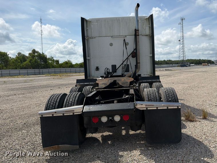 image for item YA3251 2015 Kenworth T680 semi truck