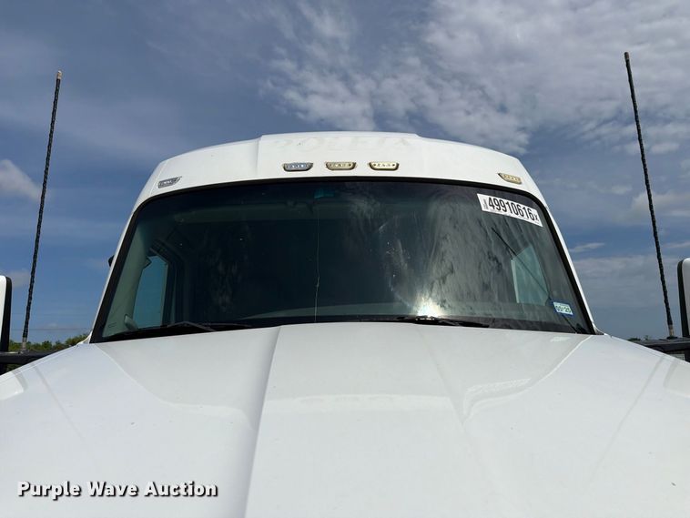 image for item YA3251 2015 Kenworth T680 semi truck