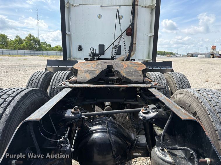image for item YA3251 2015 Kenworth T680 semi truck
