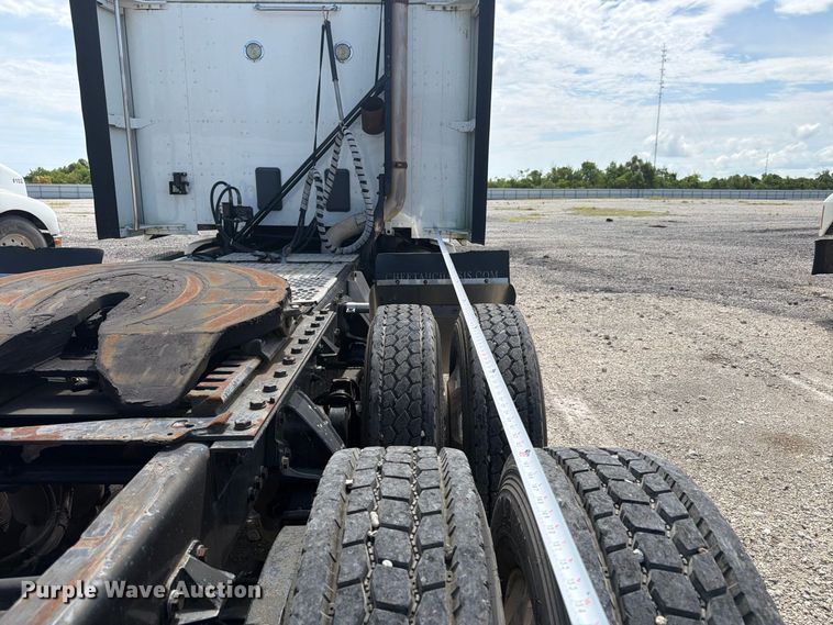 image for item YA3251 2015 Kenworth T680 semi truck