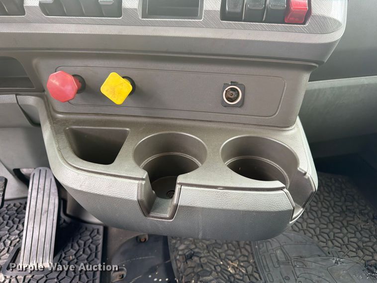 image for item YA3251 2015 Kenworth T680 semi truck