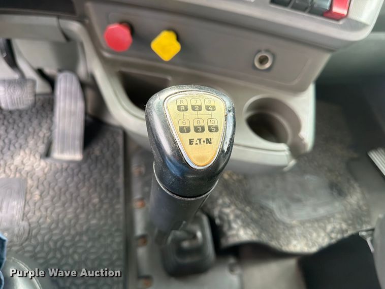 image for item YA3251 2015 Kenworth T680 semi truck