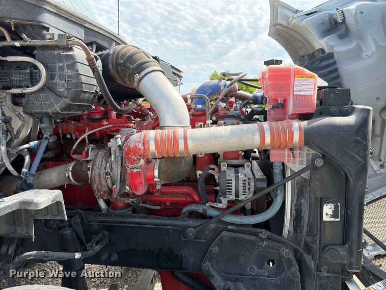 image for item YA3251 2015 Kenworth T680 semi truck