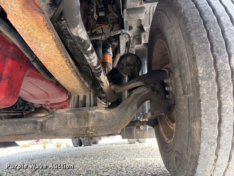 image for item YA3251 2015 Kenworth T680 semi truck