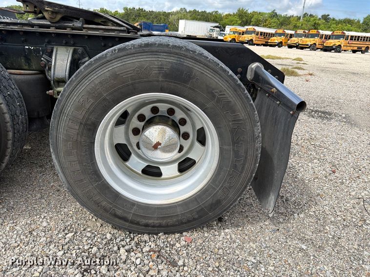 image for item YA3251 2015 Kenworth T680 semi truck