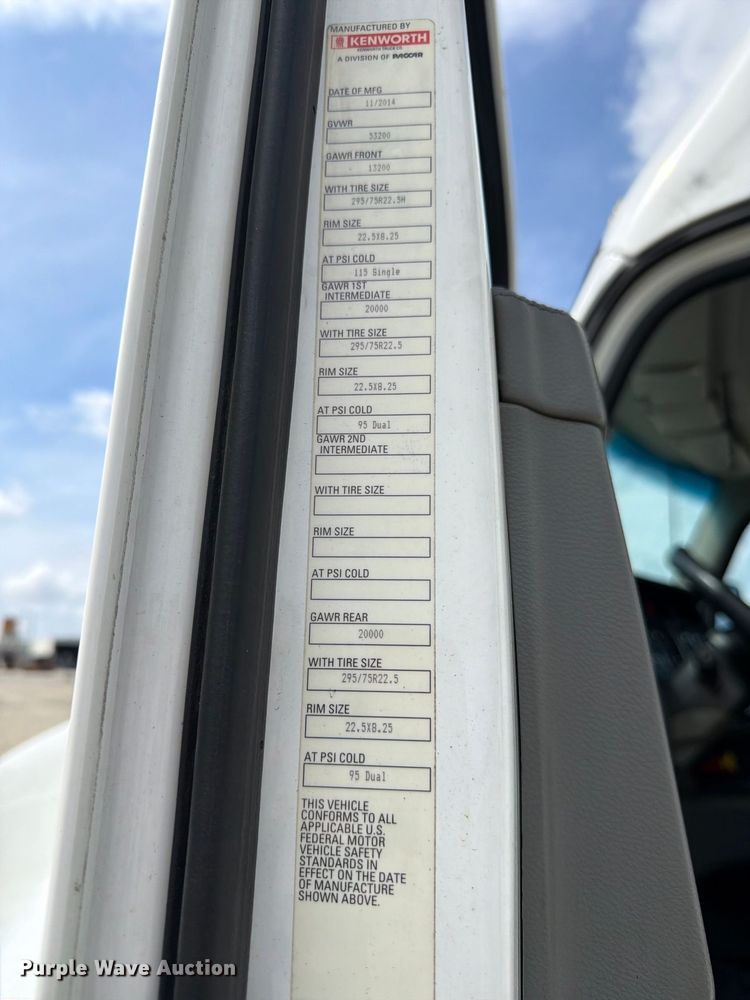 image for item YA3251 2015 Kenworth T680 semi truck