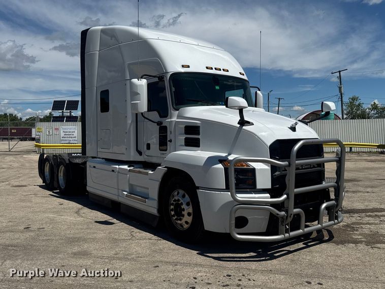 image for item YA3392 2023 Mack Anthem semi truck