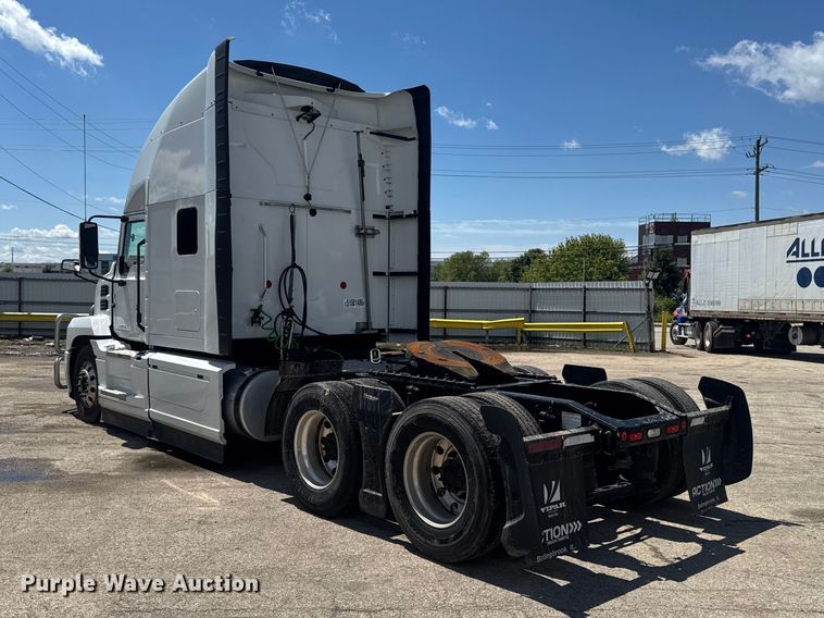 image for item YA3392 2023 Mack Anthem semi truck