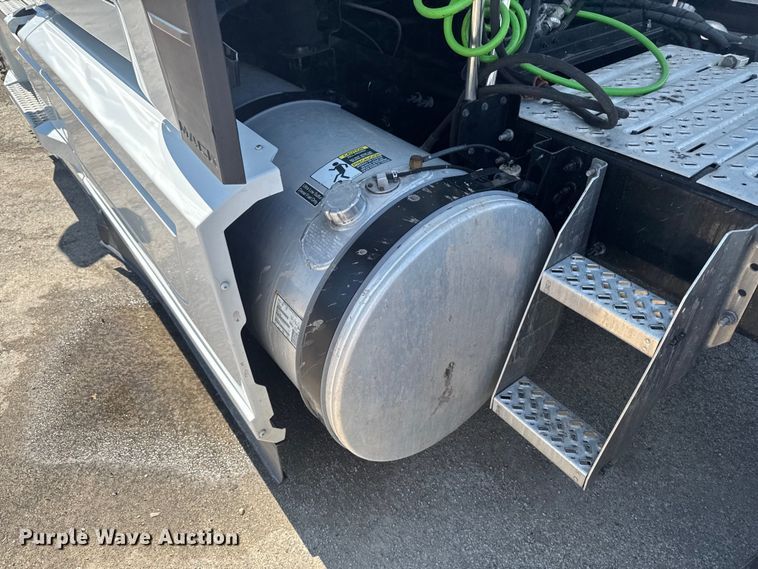 image for item YA3392 2023 Mack Anthem semi truck