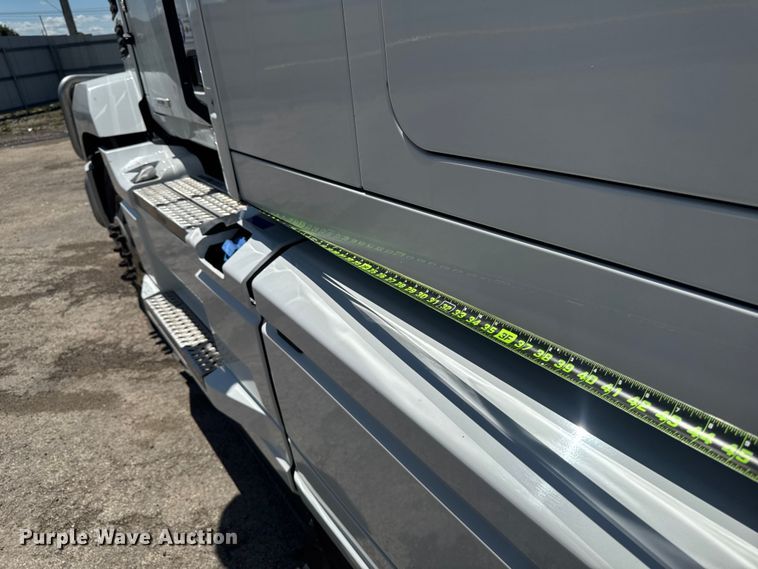 image for item YA3392 2023 Mack Anthem semi truck