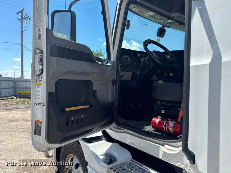 image for item YA3392 2023 Mack Anthem semi truck